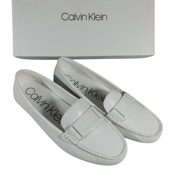 NWOT! CALVIN KLEIN! WHITE GENUINE LEATHER, SNAKESKIN IMPRINT LOAFERS! SZ 7.5M - Picture 1 of 14